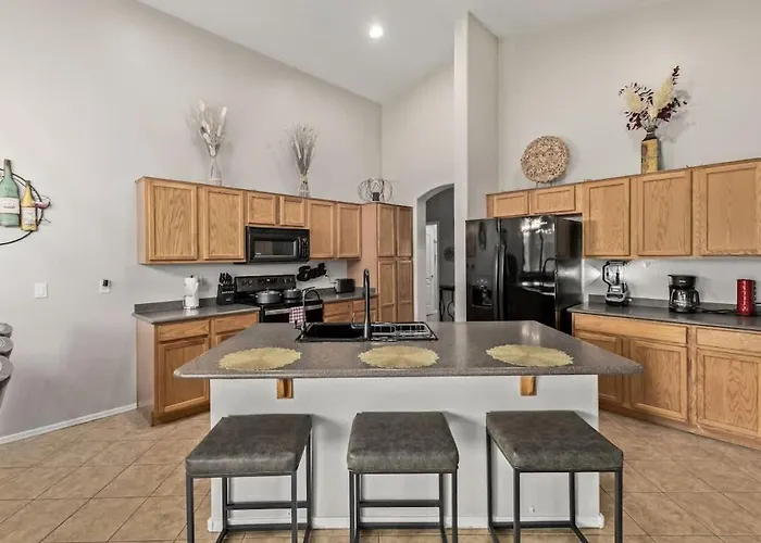 Holiday home Pet-friendly 4br Oasis - Heated Pool Firepit & Bbq