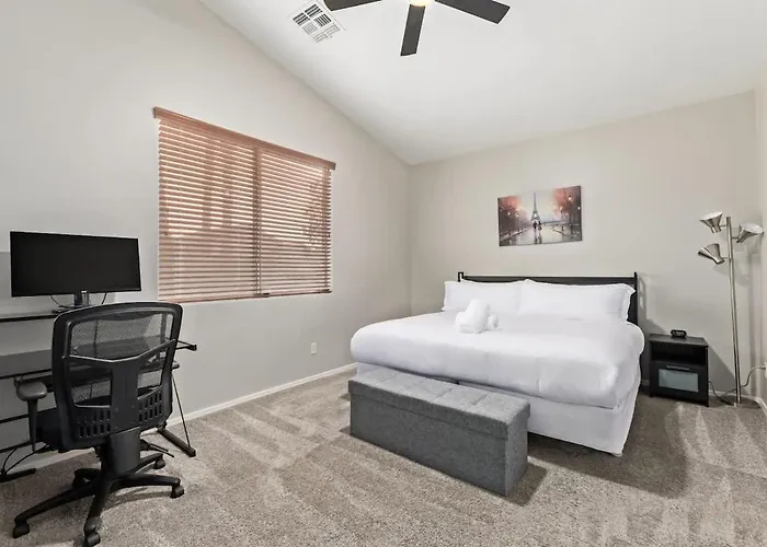 Pet-friendly 4br Oasis - Heated Pool Firepit & Bbq * Chandler
