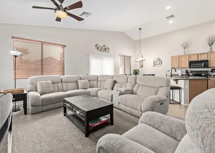 Pet-friendly 4br Oasis - Heated Pool Firepit & Bbq Chandler