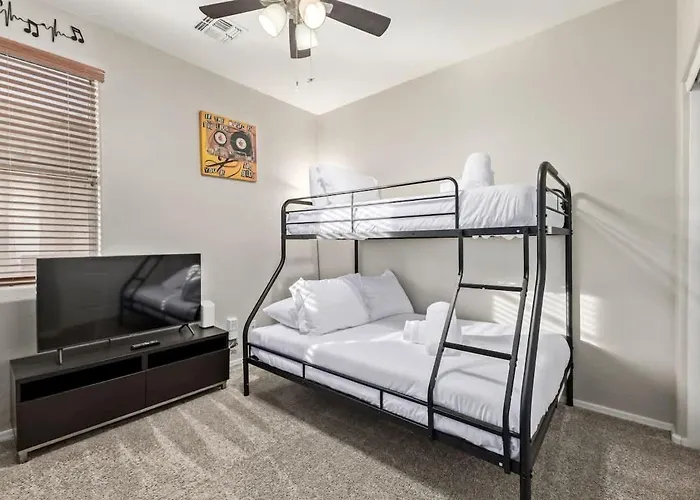 Holiday home Pet-friendly 4br Oasis - Heated Pool Firepit & Bbq *