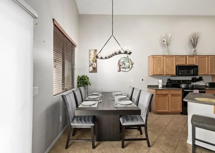 Holiday home Pet-friendly 4br Oasis - Heated Pool Firepit & Bbq *