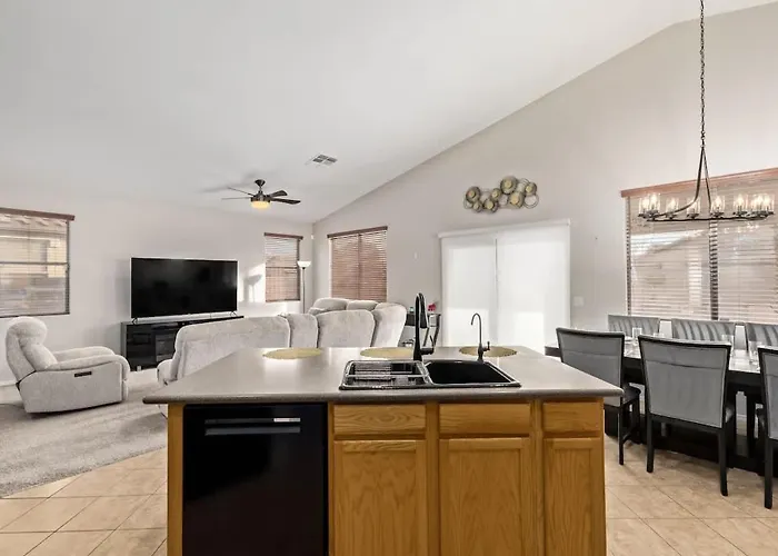 Holiday home Pet-friendly 4br Oasis - Heated Pool Firepit & Bbq