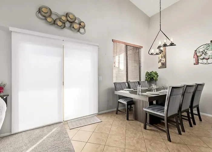 Pet-friendly 4br Oasis - Heated Pool Firepit & Bbq Holiday home Chandler