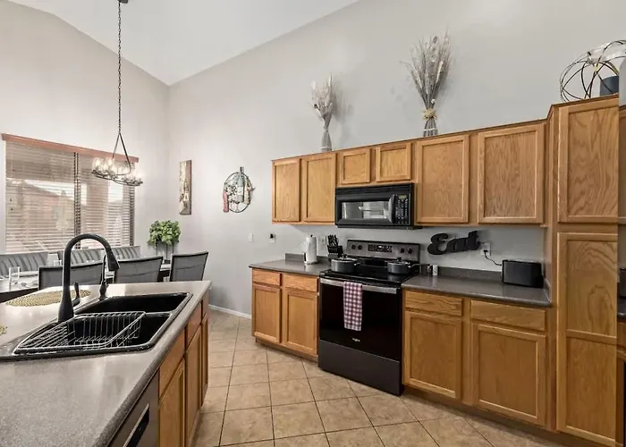 Holiday home Pet-friendly 4br Oasis - Heated Pool Firepit & Bbq