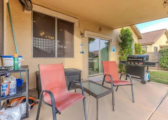 Pet-friendly 4br Oasis - Heated Pool Firepit & Bbq Holiday home Chandler