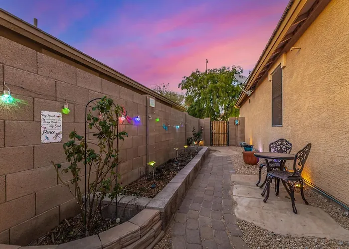 Pet-friendly 4br Oasis - Heated Pool Firepit & Bbq Chandler