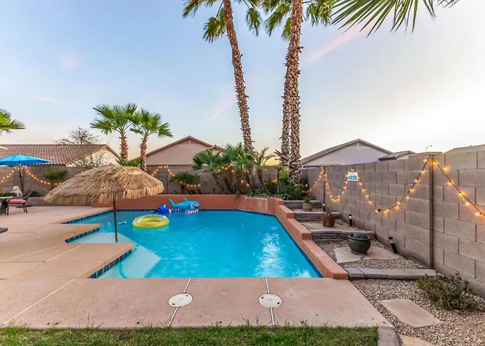 Pet-friendly 4br Oasis - Heated Pool Firepit & Bbq