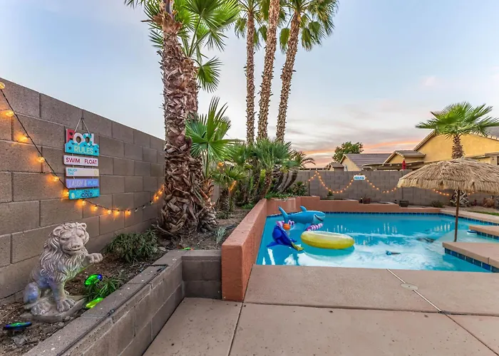 Pet-friendly 4br Oasis - Heated Pool Firepit & Bbq *