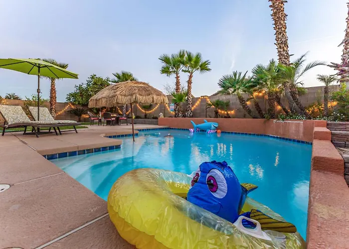 Holiday home Pet-friendly 4br Oasis - Heated Pool Firepit & Bbq Chandler