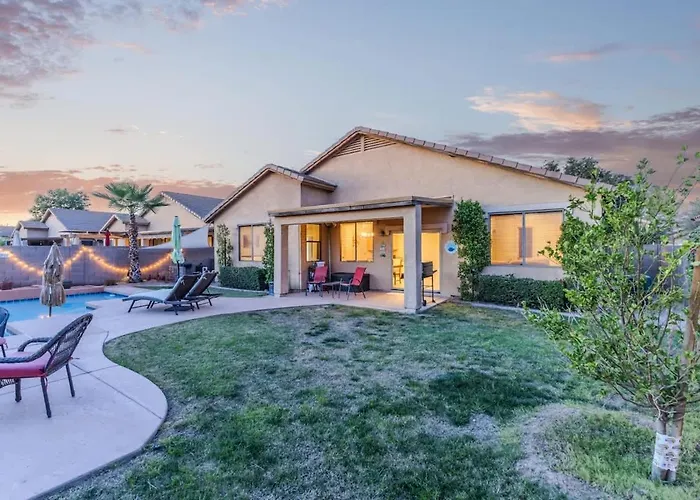 Pet-friendly 4br Oasis - Heated Pool Firepit & Bbq * Chandler