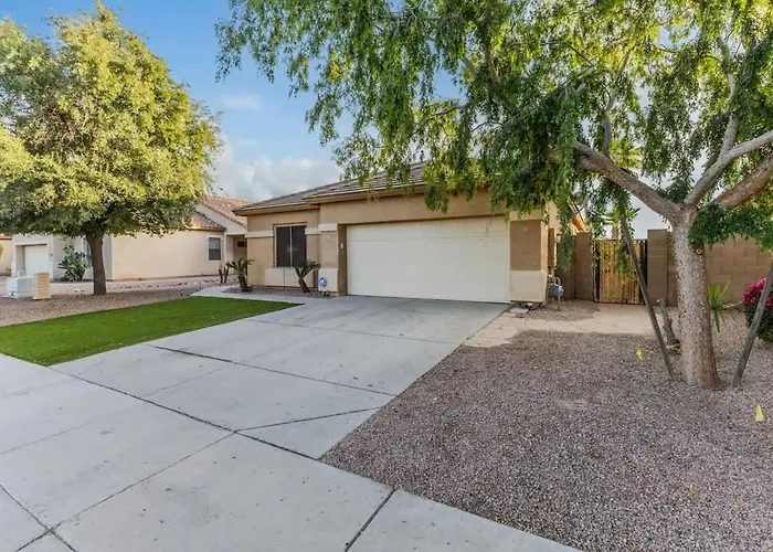 Pet-friendly 4br Oasis - Heated Pool Firepit & Bbq Holiday home Chandler