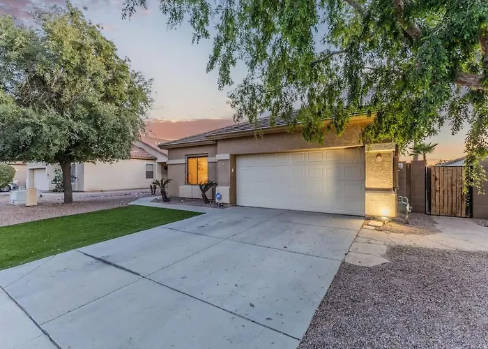 Pet-friendly 4br Oasis - Heated Pool Firepit & Bbq * Chandler