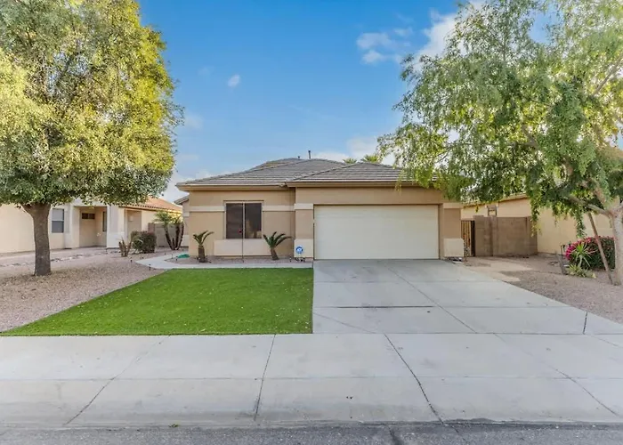 Holiday home Pet-friendly 4br Oasis - Heated Pool Firepit & Bbq Chandler